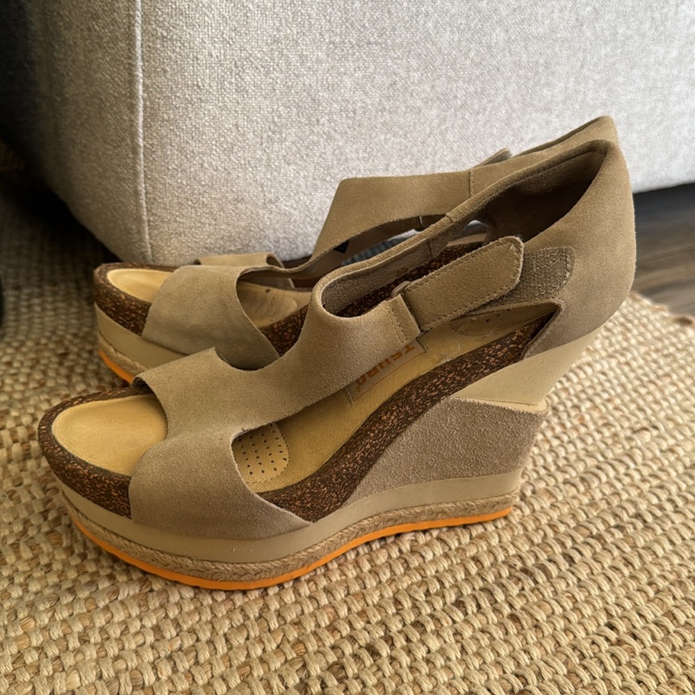 Tsubo taupe light grey wedge sandal with Velcro